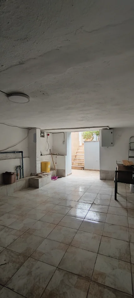 Tirane, jepet me qera Vile Kati 3, 650 m² 4.550 € (vilat gjermane)