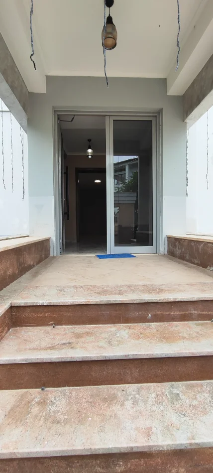 Tirane, jepet me qera Vile Kati 3, 650 m² 4.550 € (vilat gjermane)