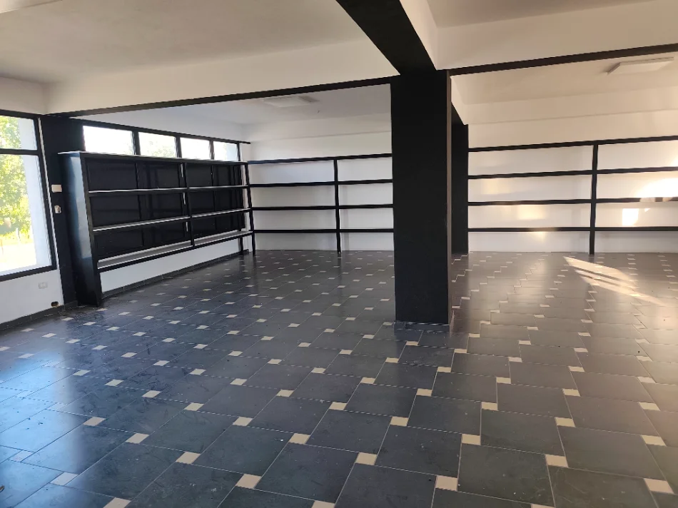 Shkoder, shitet ambjent biznesi Kati 3, 6.500 m² 700.000 € 
