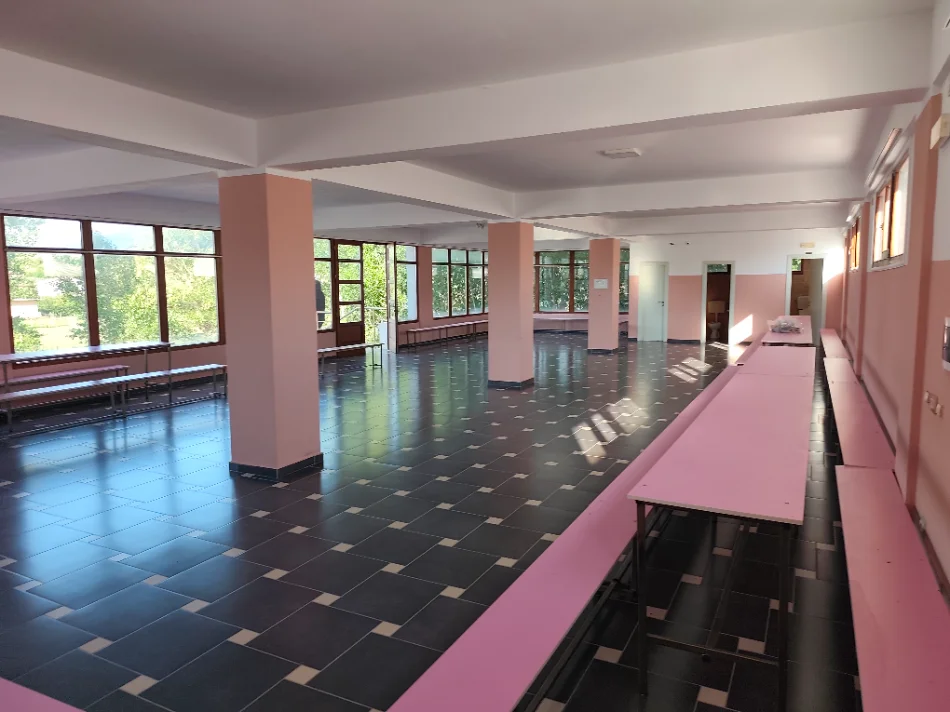 Shkoder, shitet ambjent biznesi Kati 3, 6.500 m² 700.000 € 