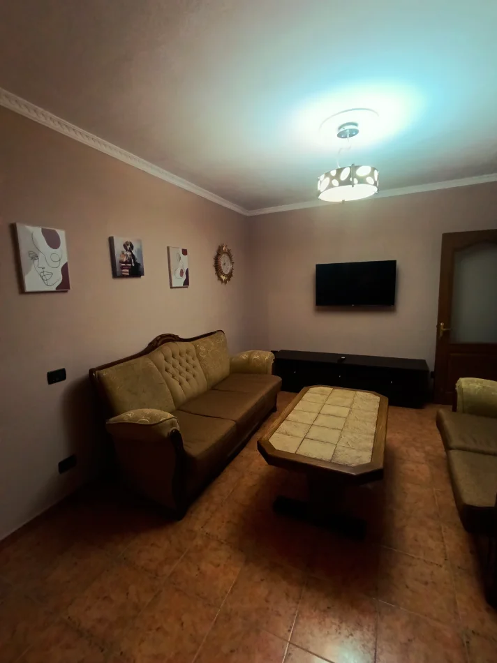 Tirane, jepet me qera apartament Kati 4, 75 m² 520 € 