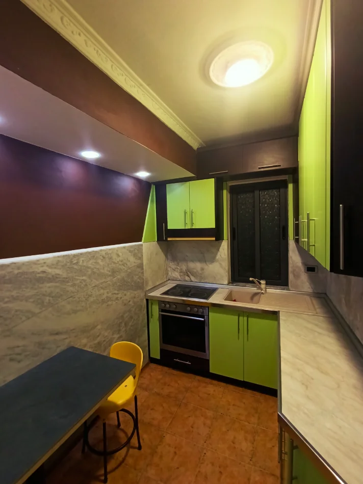 Tirane, jepet me qera apartament Kati 4, 75 m² 520 € 