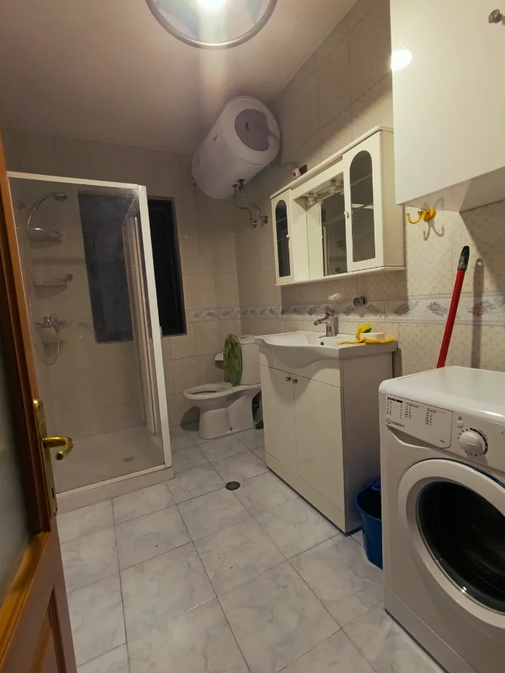 Tirane, jepet me qera apartament Kati 4, 75 m² 520 € 