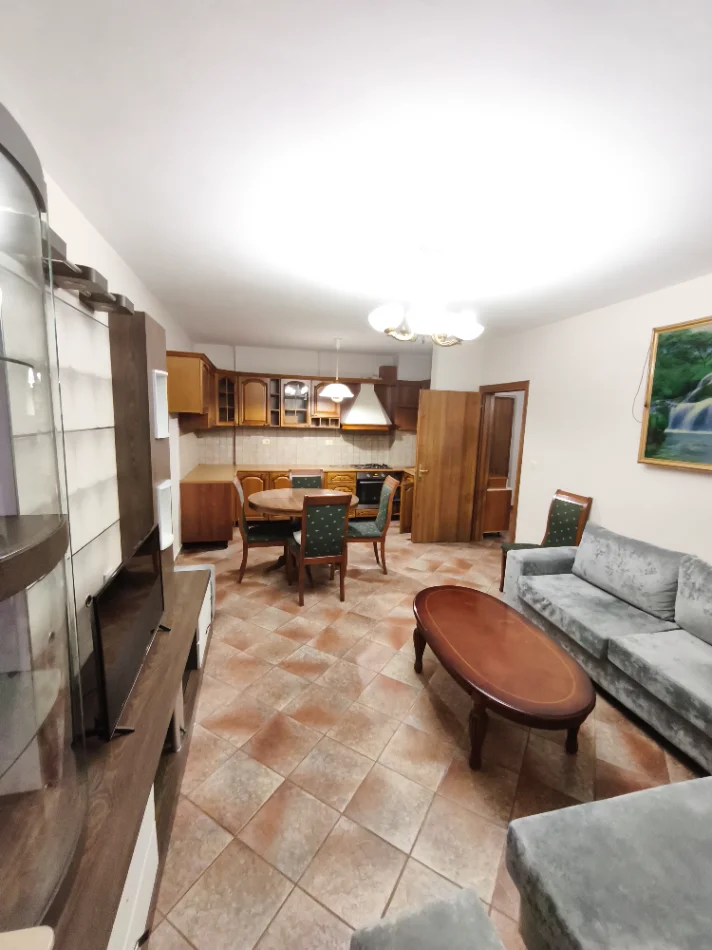 Tirane, jepet me qera nga Pronari, pa-komision apartament 1+1+Ballkon Kati 2, 85 m² 550 € (Rruga Medar Shtylla)