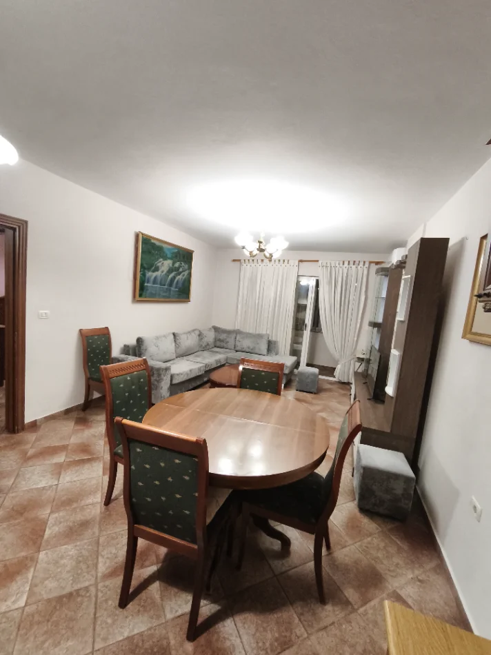 Tirane, jepet me qera nga Pronari, pa-komision apartament 1+1+Ballkon Kati 2, 85 m² 550 € (Rruga Medar Shtylla)