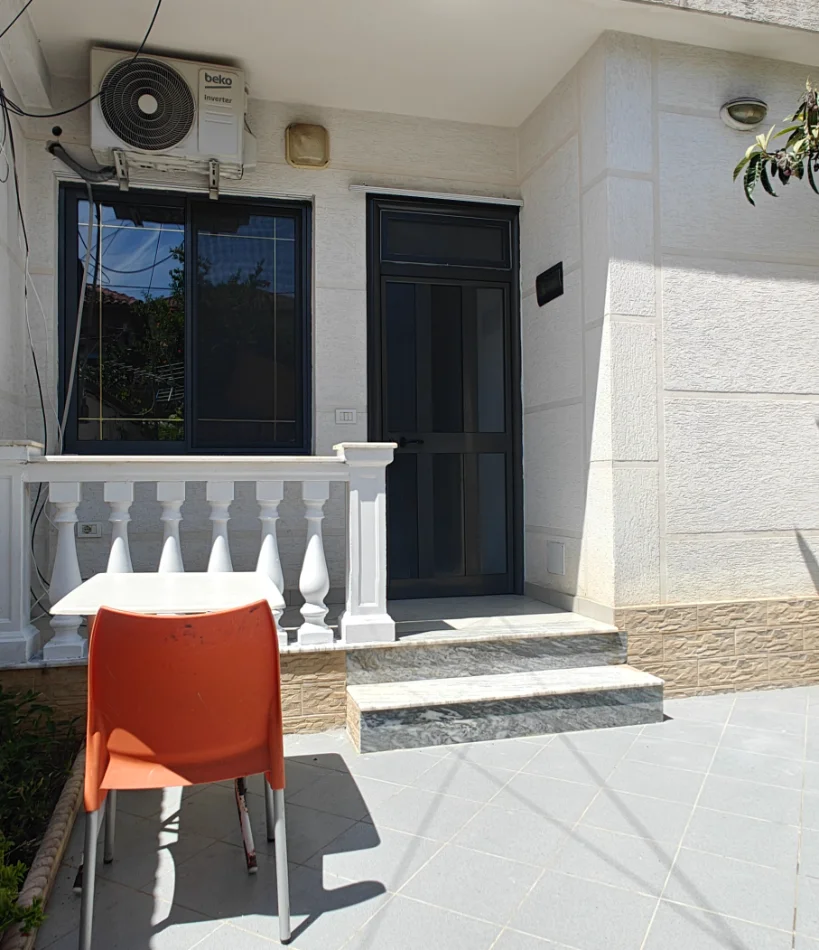Tirane, jepet me qera shtepi 1+1 Kati 0, 55 m² 360 € (Rruga Besim Fagu)