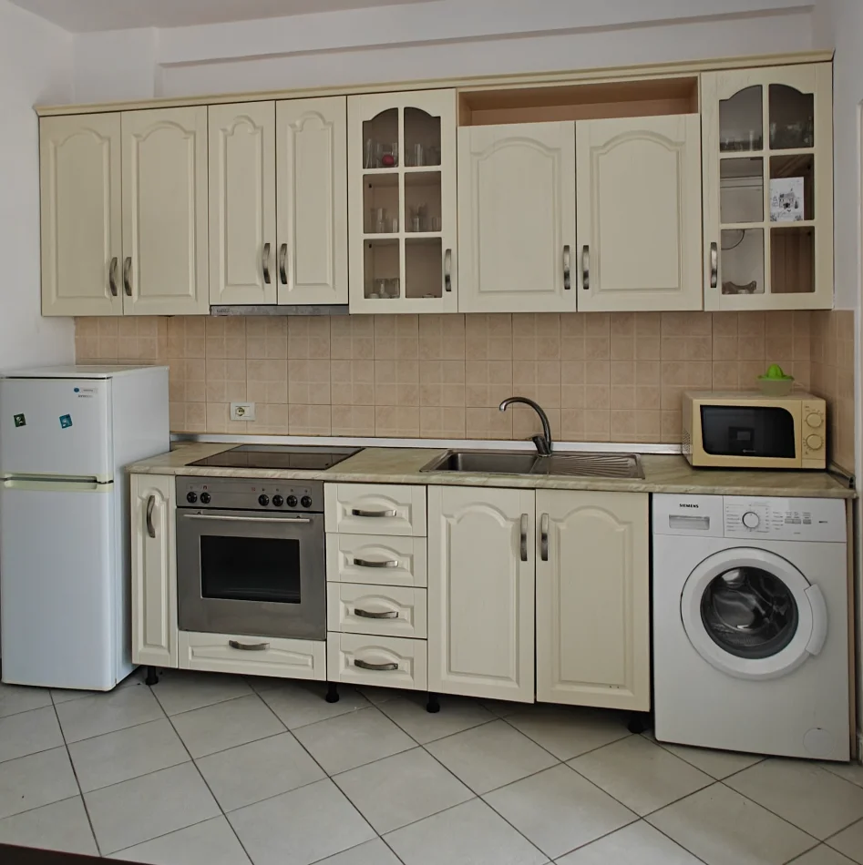 Tirane, jepet me qera shtepi 1+1 Kati 0, 55 m² 360 € (Rruga Besim Fagu)