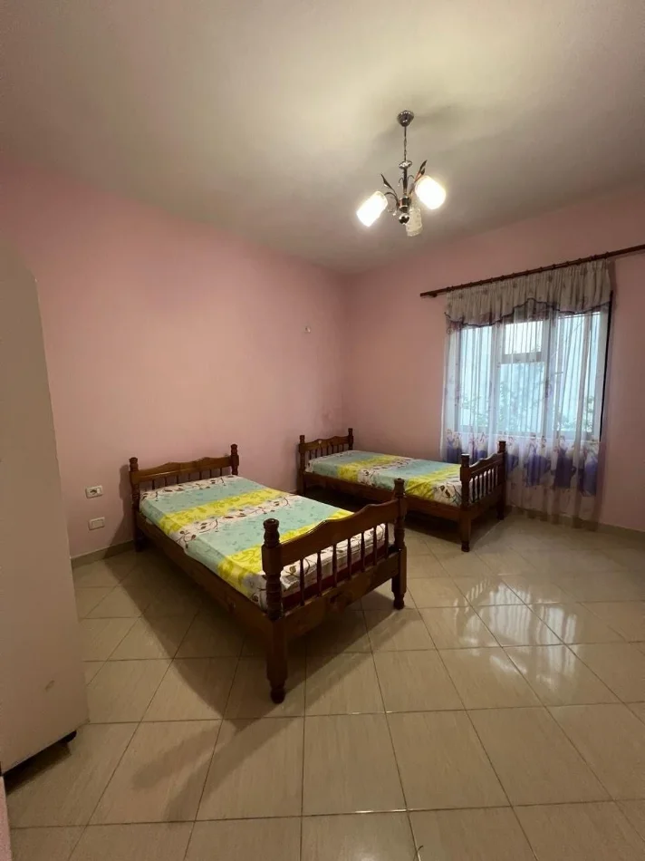 Tirane, jepet me qera Vile 2+1+Aneks+Ballkon Kati 2, 130 m² 650 € (Vilat Gjermane)