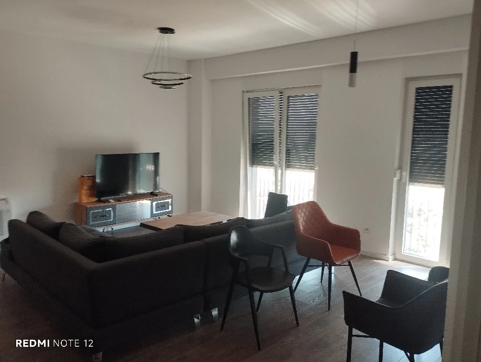 Tirane, jepet me qera apartament 2+1+Aneks+Ballkon Kati 9, 800 € (Bulevardi i Ri)