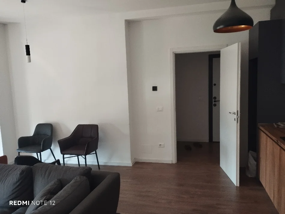 Tirane, jepet me qera apartament 2+1+Aneks+Ballkon Kati 9, 800 € (Bulevardi i Ri)