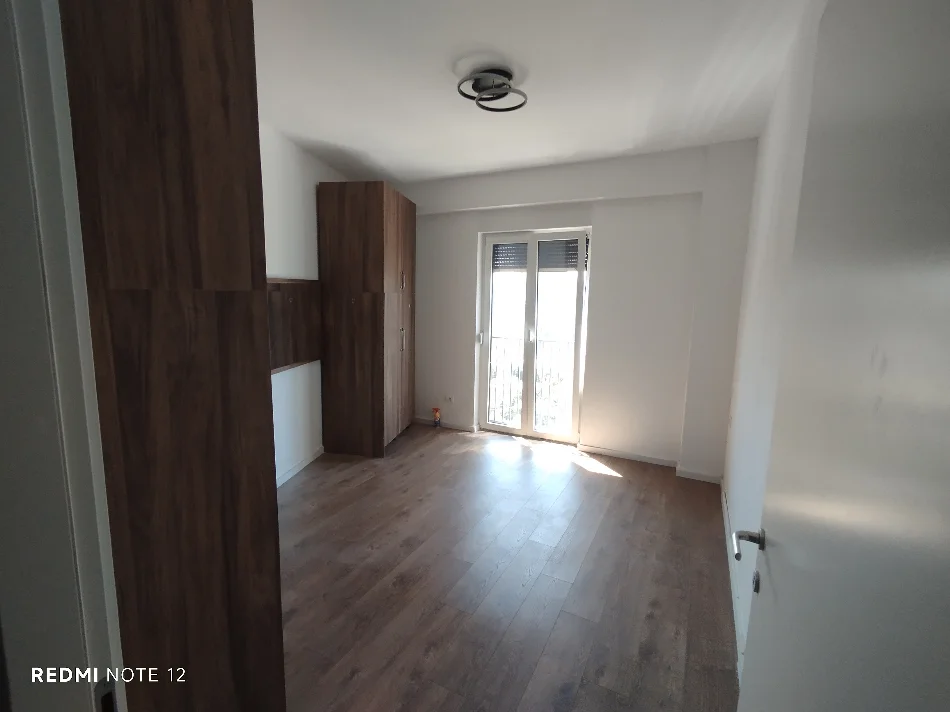 Tirane, jepet me qera apartament 2+1+Aneks+Ballkon Kati 9, 800 € (Bulevardi i Ri)