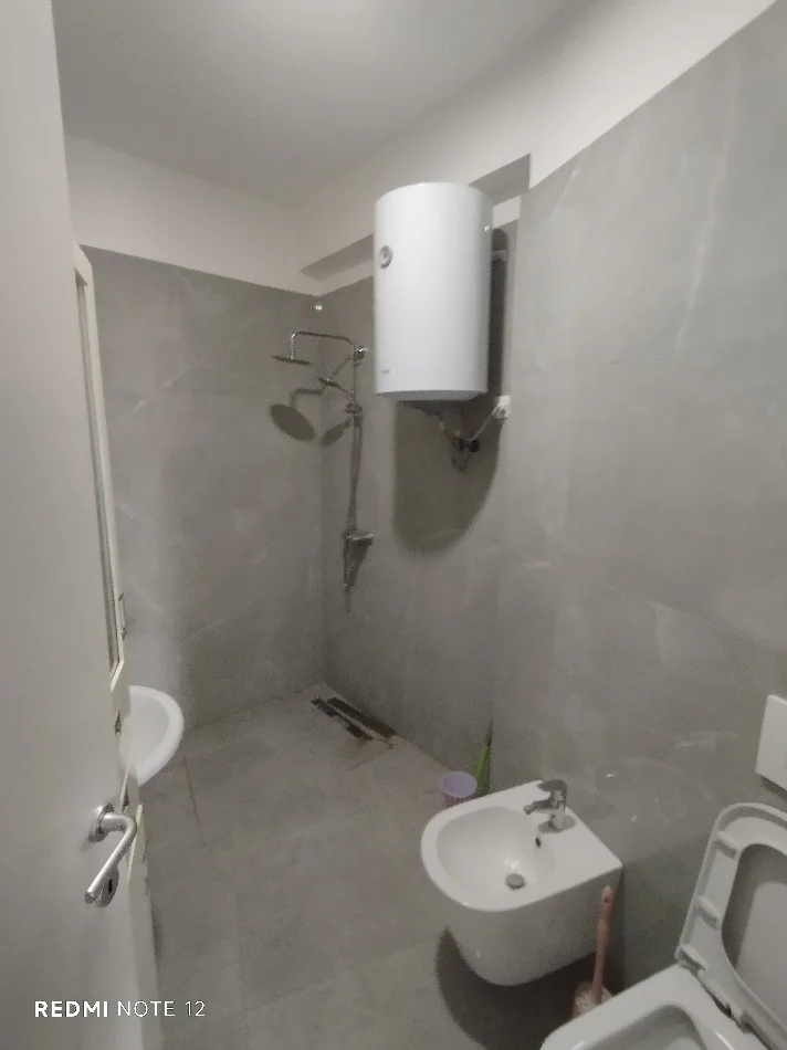 Tirane, jepet me qera apartament 2+1+Aneks+Ballkon Kati 9, 800 € (Bulevardi i Ri)