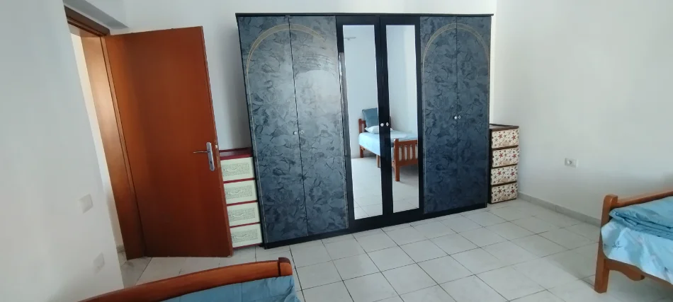Tirane, jepet me qera apartament 2+1+Ballkon Kati 5, 75 m² 550 € (Musafa Leshi)