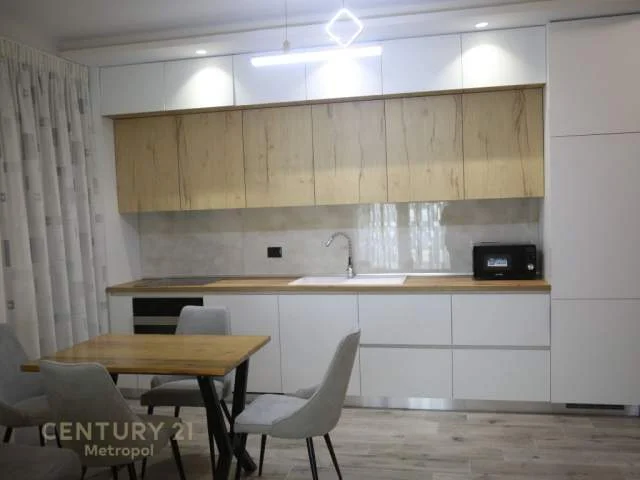 Tirane, jepet me qera apartament 1+1+BLK 70 m² 650 Euro (Teg)