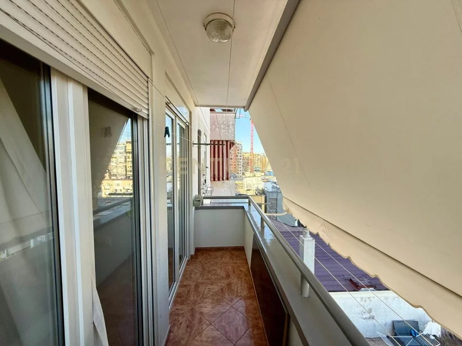 Tirane, jepet me qera apartament 2+1+Aneks+Ballkon Kati 8, 85 m² 700 € 