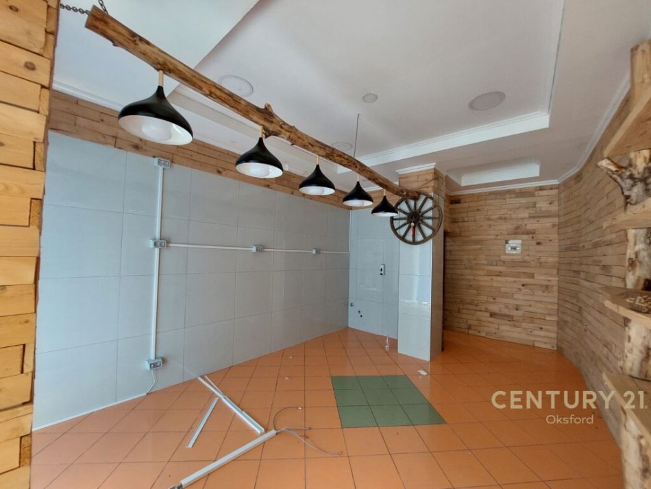 Tirane, jepet me qera ambjent biznesi , , 27 m² 300 € (Brryli)