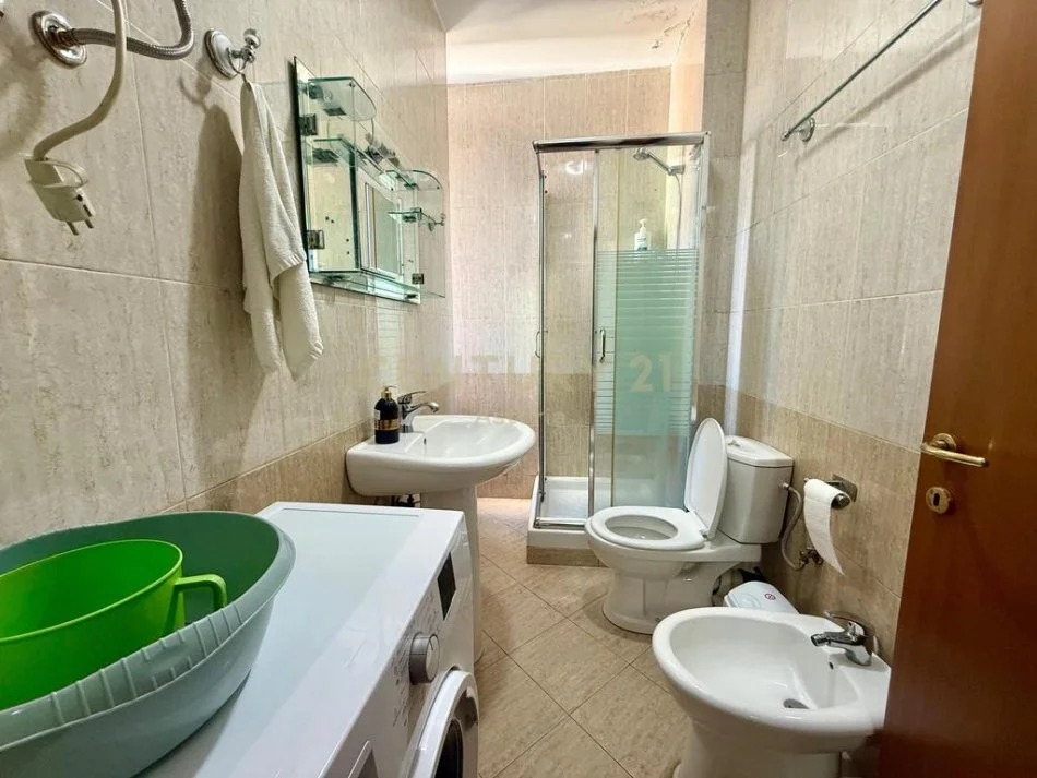 Tirane, jepet me qera apartament 2+1+Aneks+Ballkon Kati 8, 85 m² 700 € 