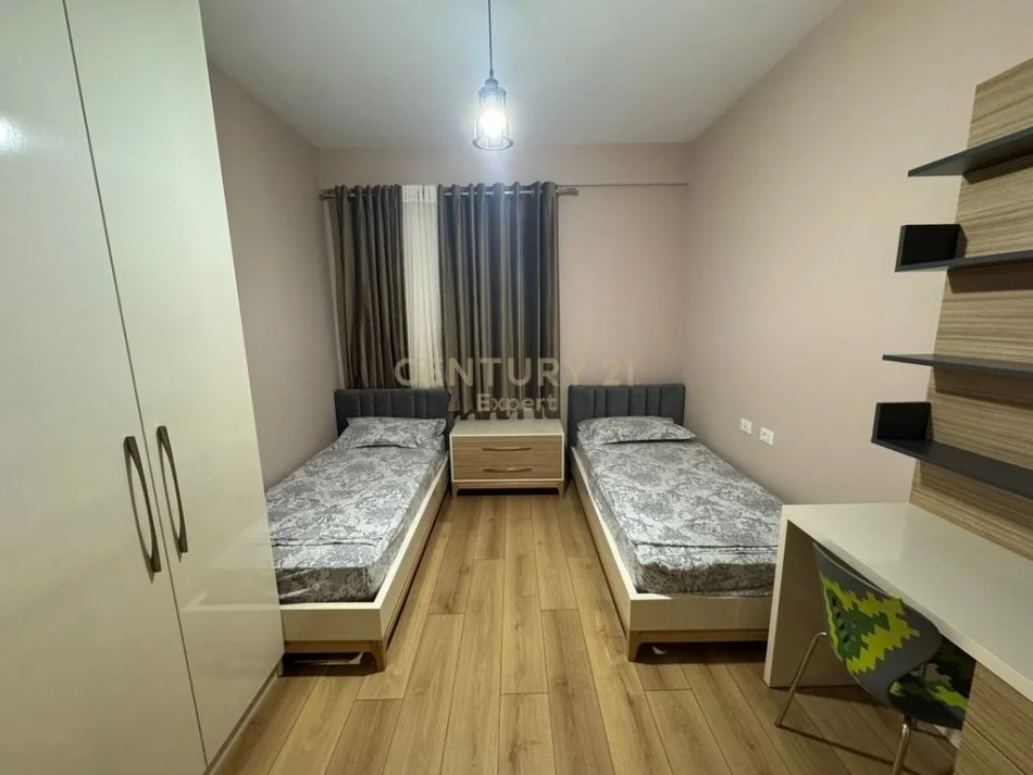 Tirane, jepet me qera apartament 2+1+Aneks+Ballkon Kati 2, 100 m² 1.000 € (FOLEJA E GJELBER)