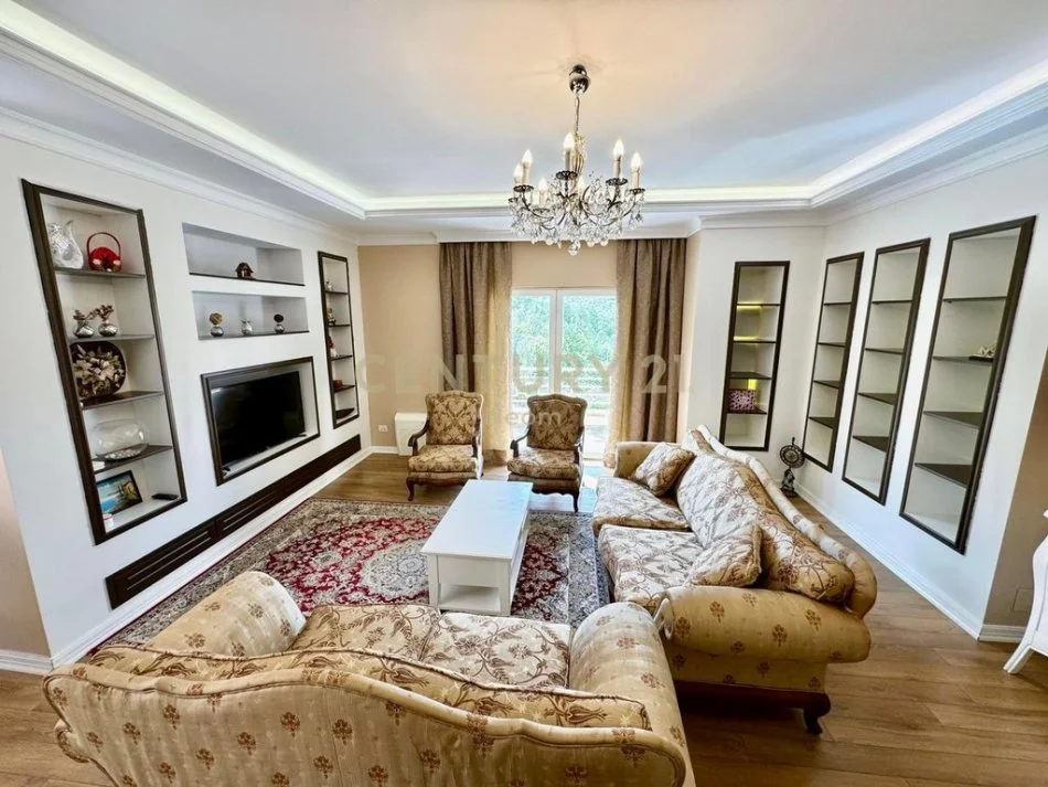 Tirane, jepet me qera apartament 2+1+Aneks+Ballkon Kati 3, 115 m² 900 € 