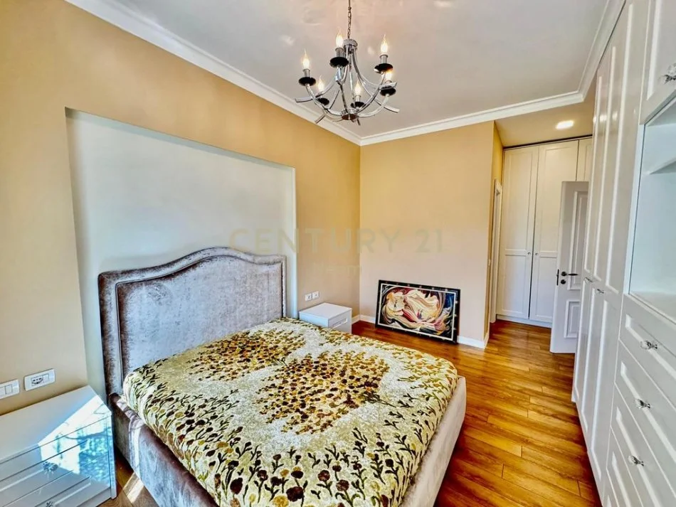 Tirane, jepet me qera apartament 2+1+Aneks+Ballkon Kati 3, 115 m² 900 € 