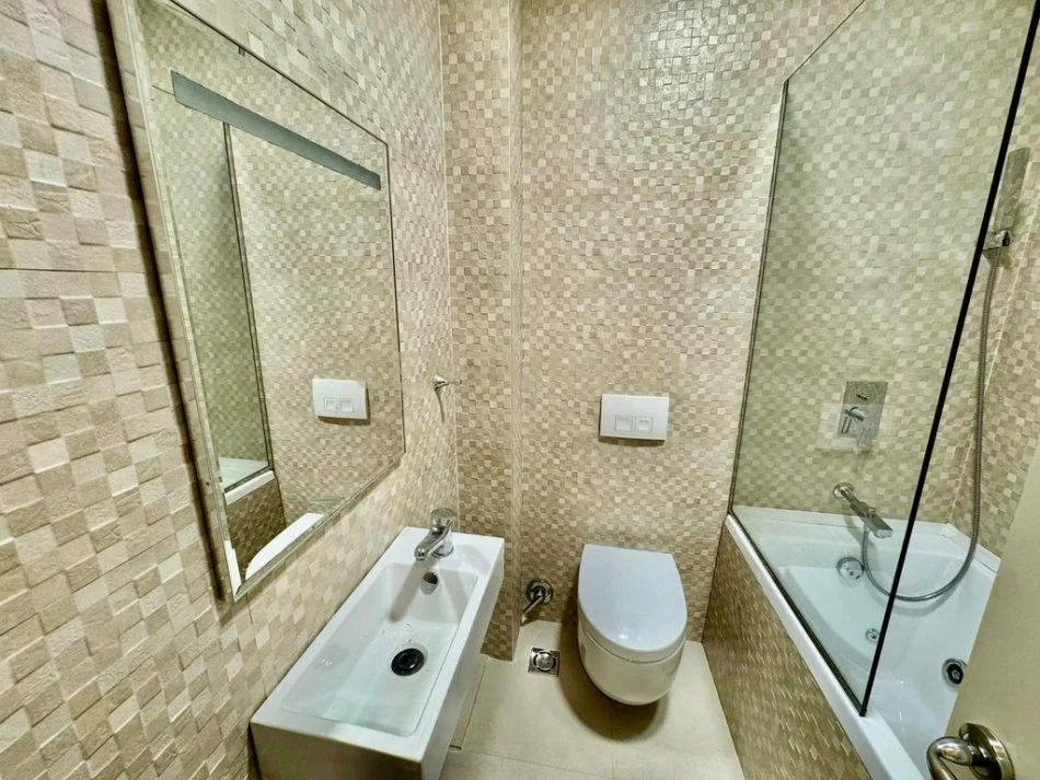 Tirane, jepet me qera apartament 2+1+Aneks+Ballkon Kati 3, 115 m² 900 € 