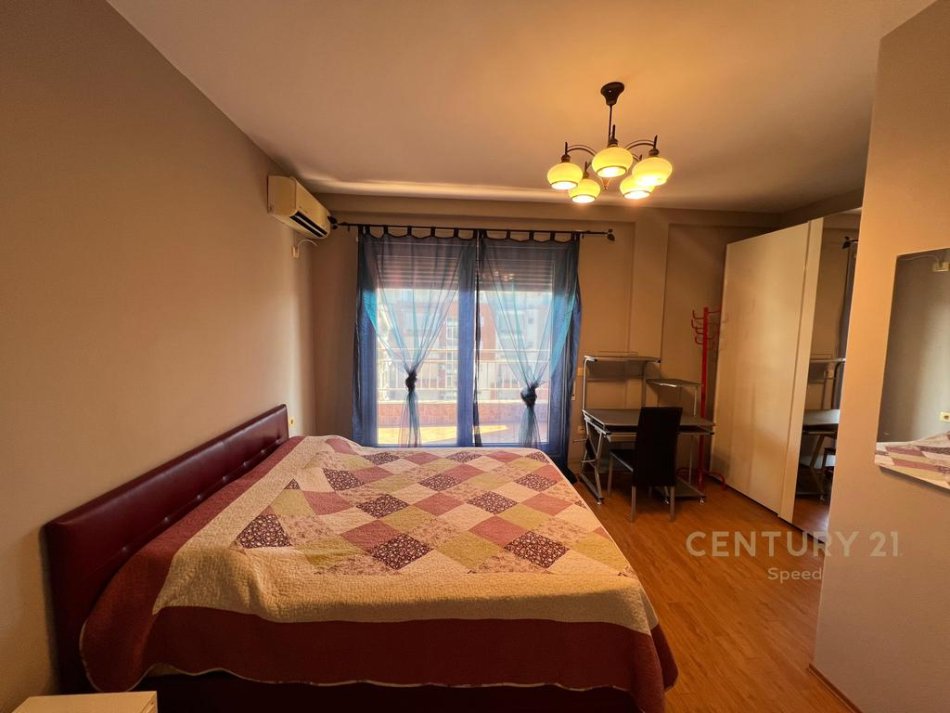 Tirane, jepet me qera apartament 2+1+Aneks+Ballkon Kati 5, 130 m² 600 € (Stacioni i trenit , Hipoteka)