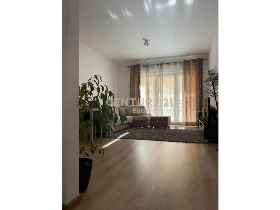 Tirane, jepet me qera apartament 1+1+Ballkon Kati 3, 75 m² 800 € (Delijorgji)