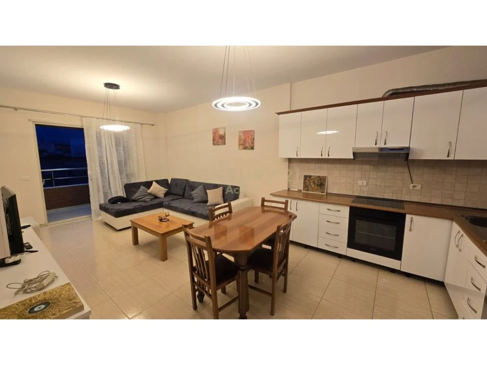 Tirane, jepet me qera apartament 1+1+Aneks+Ballkon Kati 5, 90 m² 700 € 