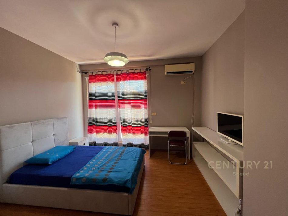 Tirane, jepet me qera apartament 2+1+Aneks+Ballkon Kati 5, 130 m² 600 € (Stacioni i trenit , Hipoteka)