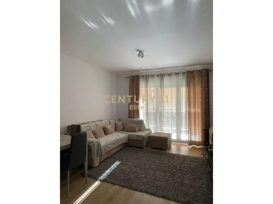 Tirane, jepet me qera apartament 1+1+Ballkon Kati 3, 75 m² 800 € (Delijorgji)