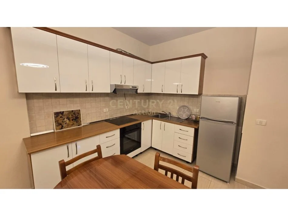 Tirane, jepet me qera apartament 1+1+Aneks+Ballkon Kati 5, 90 m² 700 € 