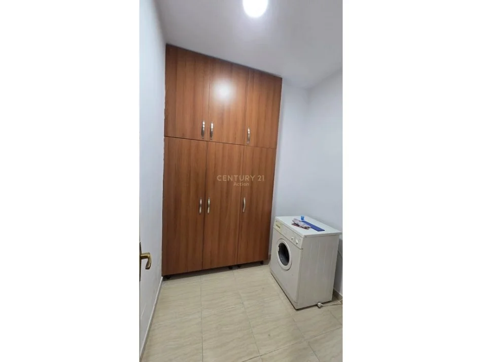Tirane, jepet me qera apartament 1+1+Aneks+Ballkon Kati 5, 90 m² 700 € 