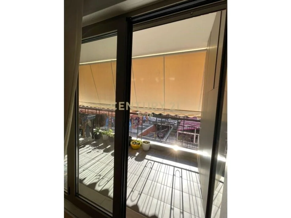 Tirane, jepet me qera apartament 1+1+Ballkon Kati 3, 75 m² 800 € (Delijorgji)