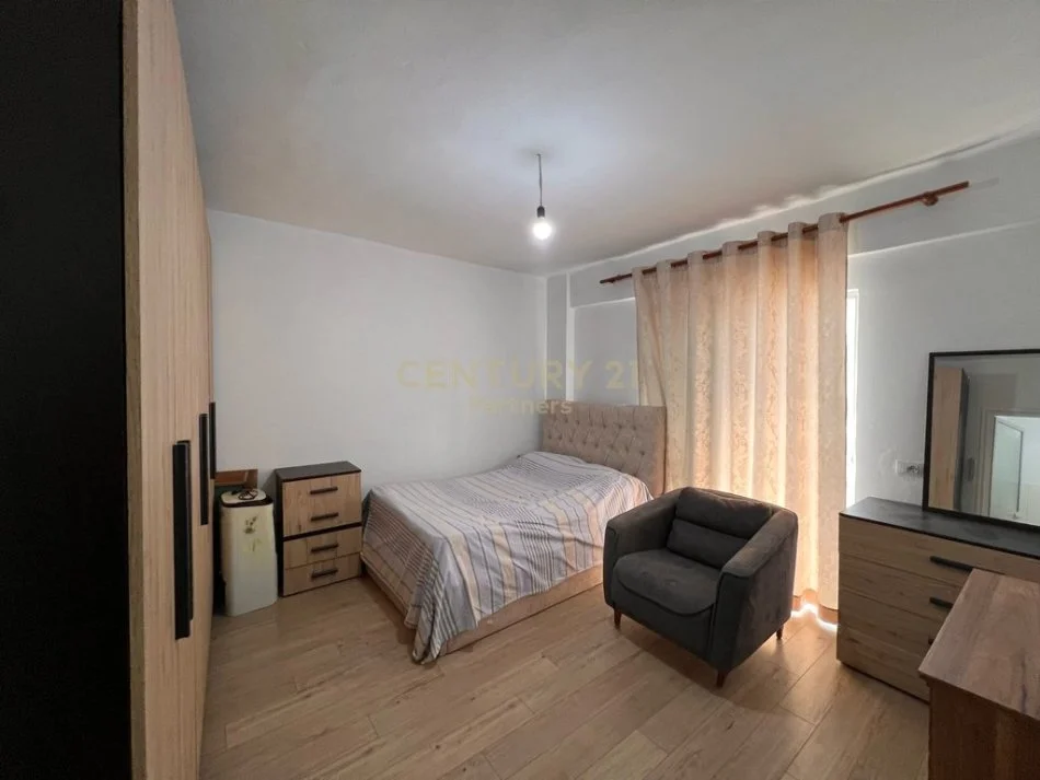 Tirane, jepet me qera apartament 2+1+Ballkon Kati 7, 90 m² 600 € (Laprake)
