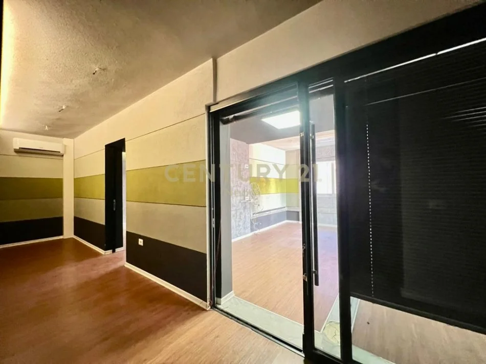 Tirane, jepet me qera ambjent biznesi Kati 2, 160 m² 1.600 € (LSI)