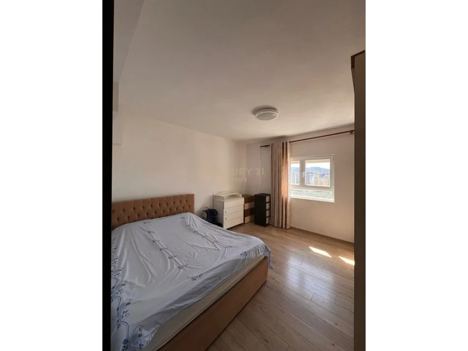 Tirane, jepet me qera apartament 2+1+Ballkon Kati 7, 90 m² 600 € (Laprake)