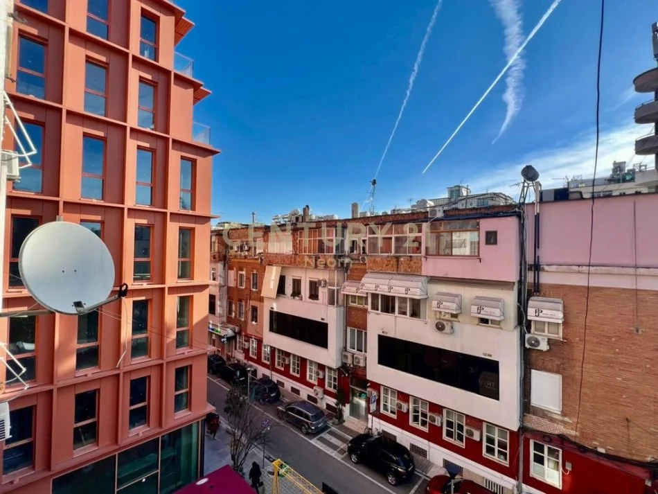 Tirane, jepet me qera ambjent biznesi Kati 2, 160 m² 1.600 € (LSI)