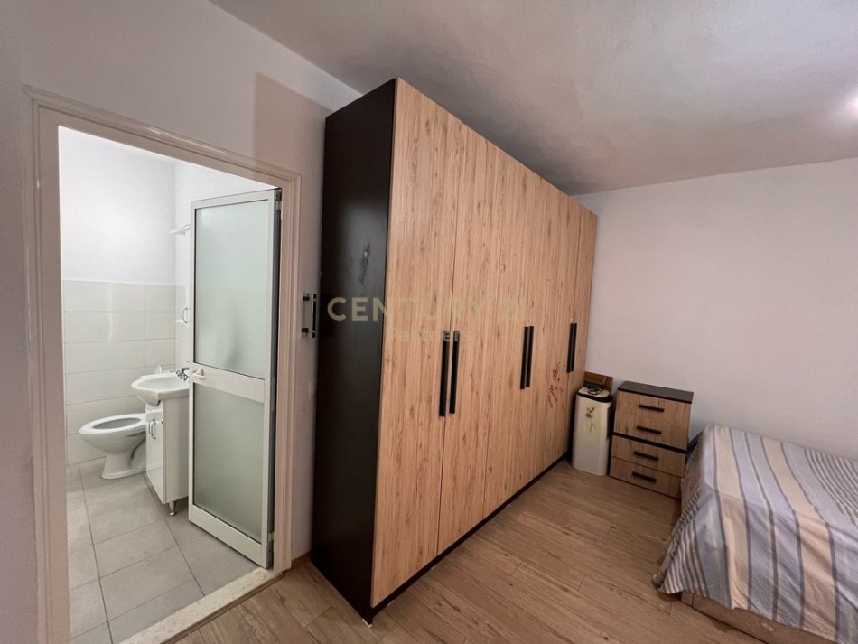 Tirane, jepet me qera apartament 2+1+Ballkon Kati 7, 90 m² 600 € (Laprake)