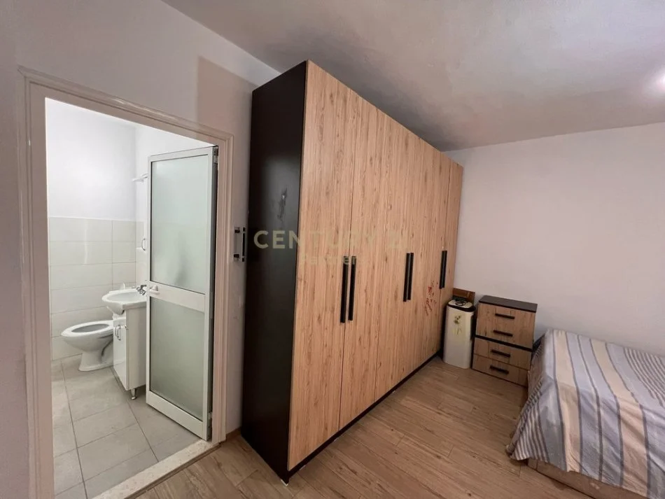 Tirane, jepet me qera apartament 2+1+Ballkon Kati 7, 90 m² 600 € (Laprake)