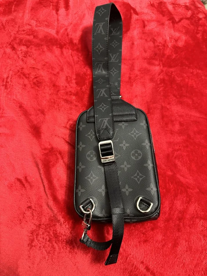 Tirane, shes Shitet Cante krahu Louis Vuitton