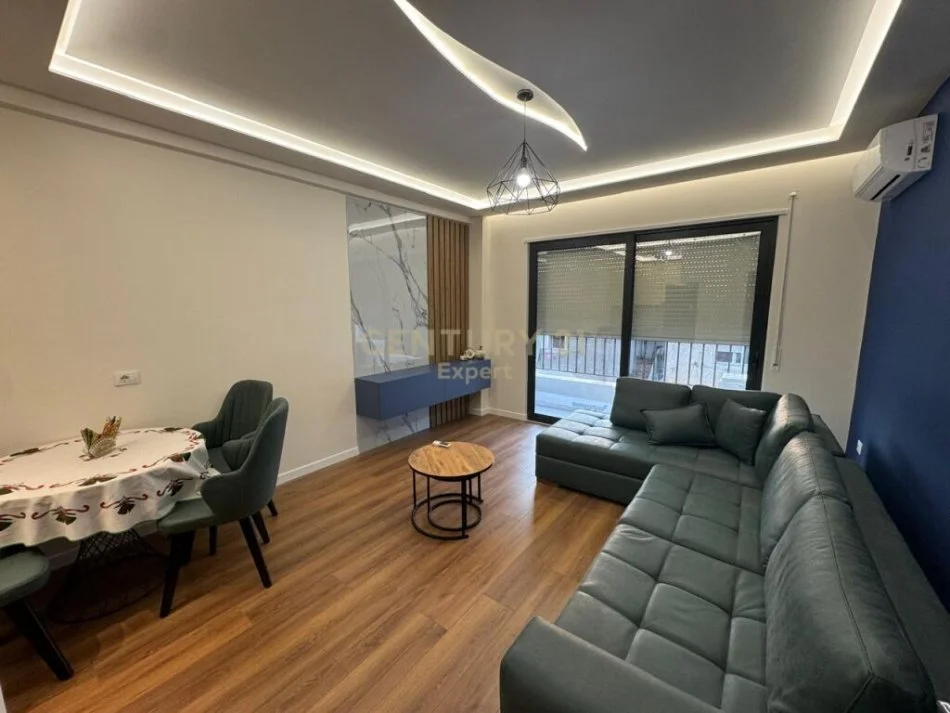 Tirane, jepet me qera apartament 1+1+Aneks+Ballkon Kati 3, 60 m² 850 € (Rruga e Durresit)