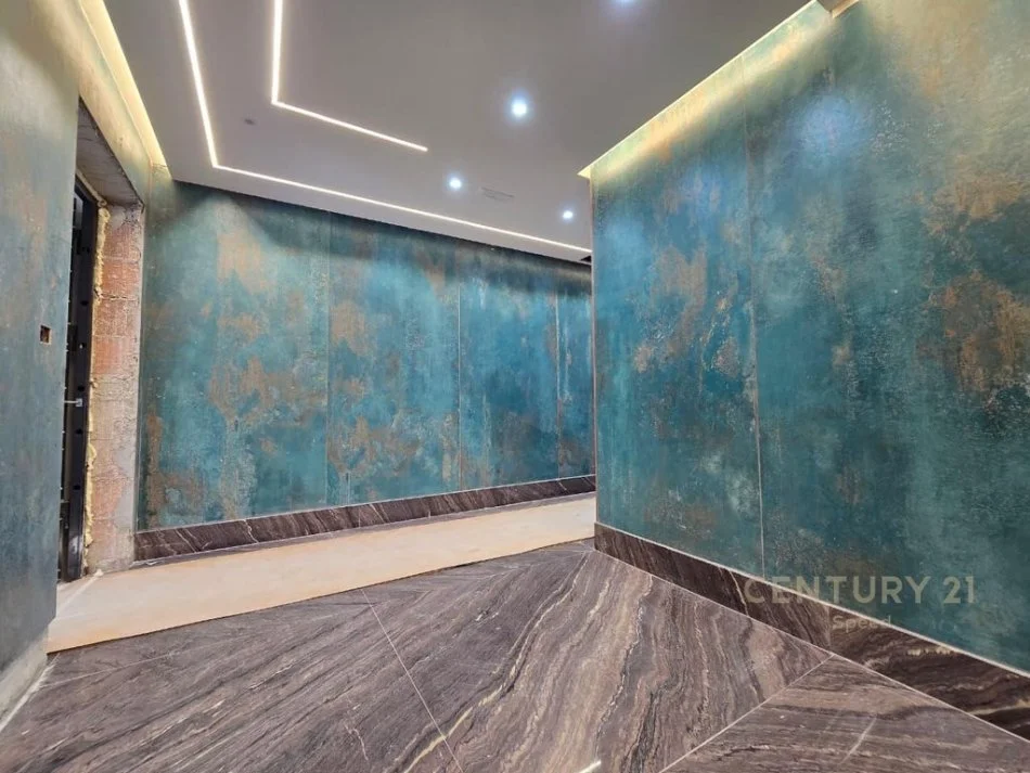 Tirane, jepet me qera ambjent biznesi Kati 1, 136 m² 2.500 € 