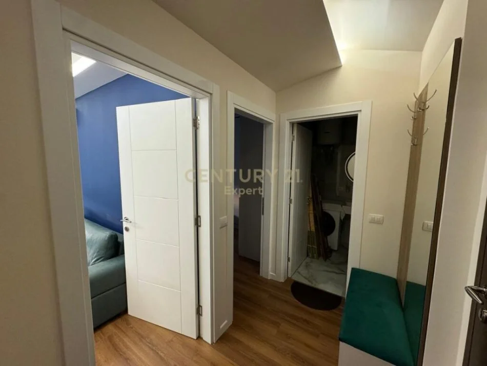 Tirane, jepet me qera apartament 1+1+Aneks+Ballkon Kati 3, 60 m² 850 € (Rruga e Durresit)