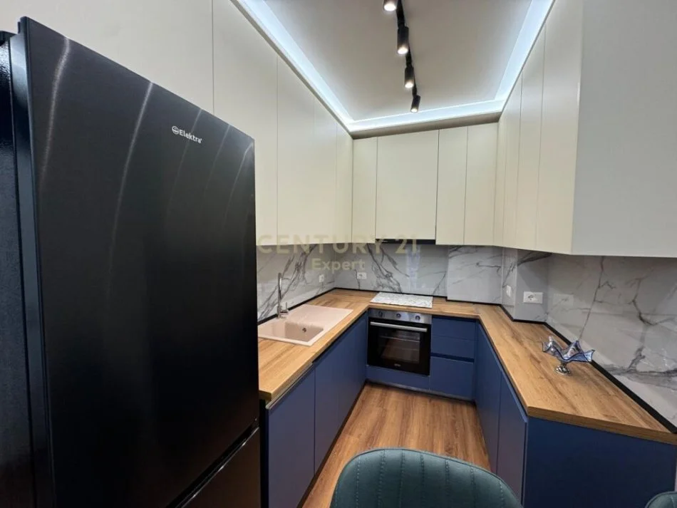 Tirane, jepet me qera apartament 1+1+Aneks+Ballkon Kati 3, 60 m² 850 € (Rruga e Durresit)