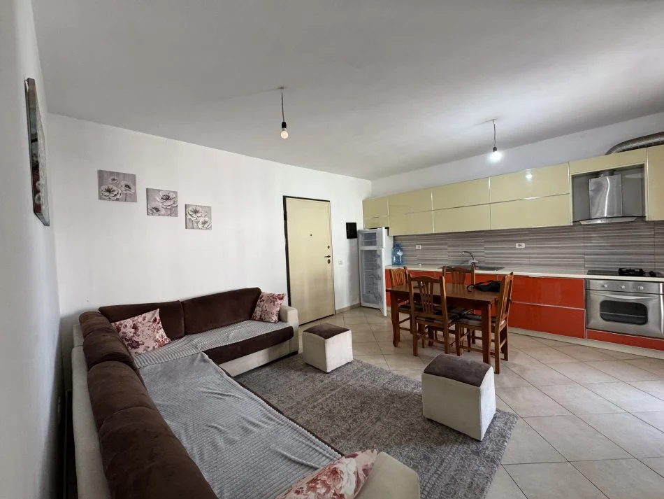 Tirane, jepet me qera apartament 2+1+Aneks+Ballkon Kati 3, 80 m² 450 € (KOPSHTI BOTANIK)