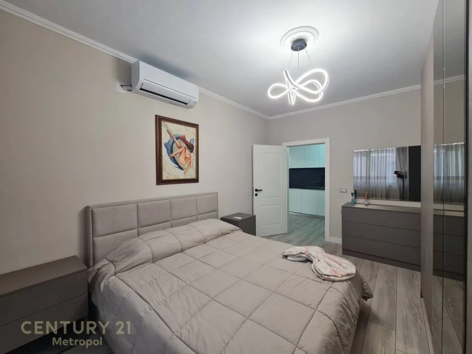 Tirane, jepet me qera apartament 1+1+Aneks+Ballkon Kati 3, 72 m² 850 € 