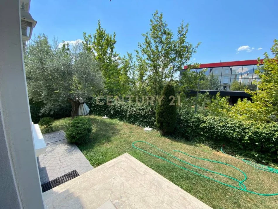 Tirane, jepet me qera Vile 2 Katshe , 260 m² 2.500 € (White House TEG)