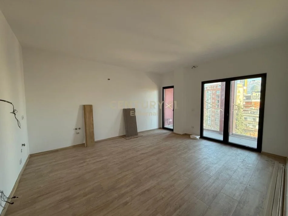Tirane, jepet me qera zyre Kati 6, 89 m² 750 € 