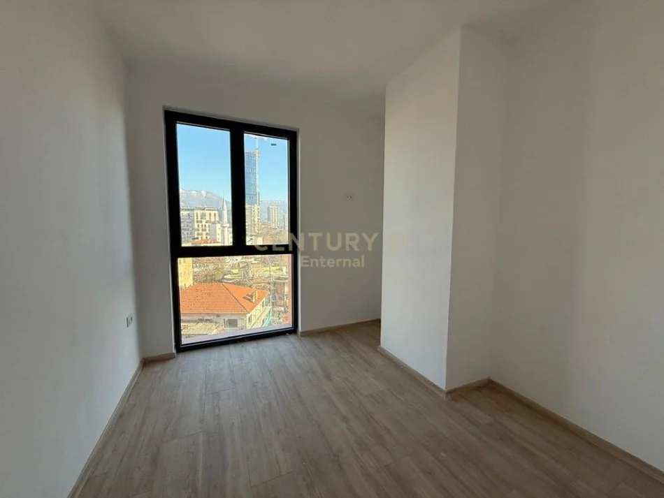 Tirane, jepet me qera zyre Kati 6, 89 m² 750 € 