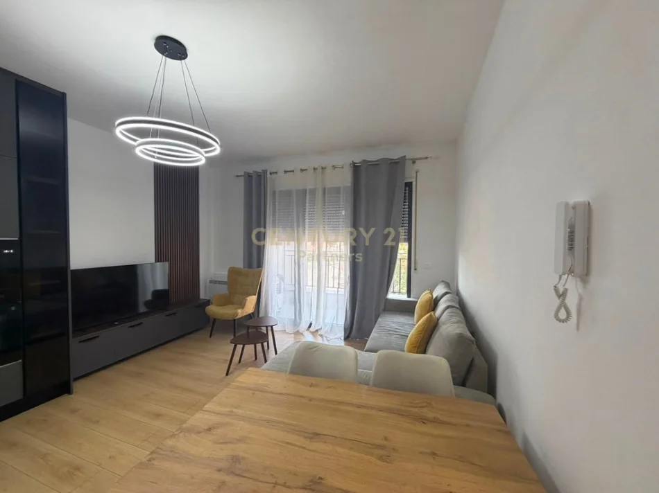 Tirane, jepet me qera apartament 1+1 Kati 3, 62 m² 600 € (Rruga Jordan Misja)